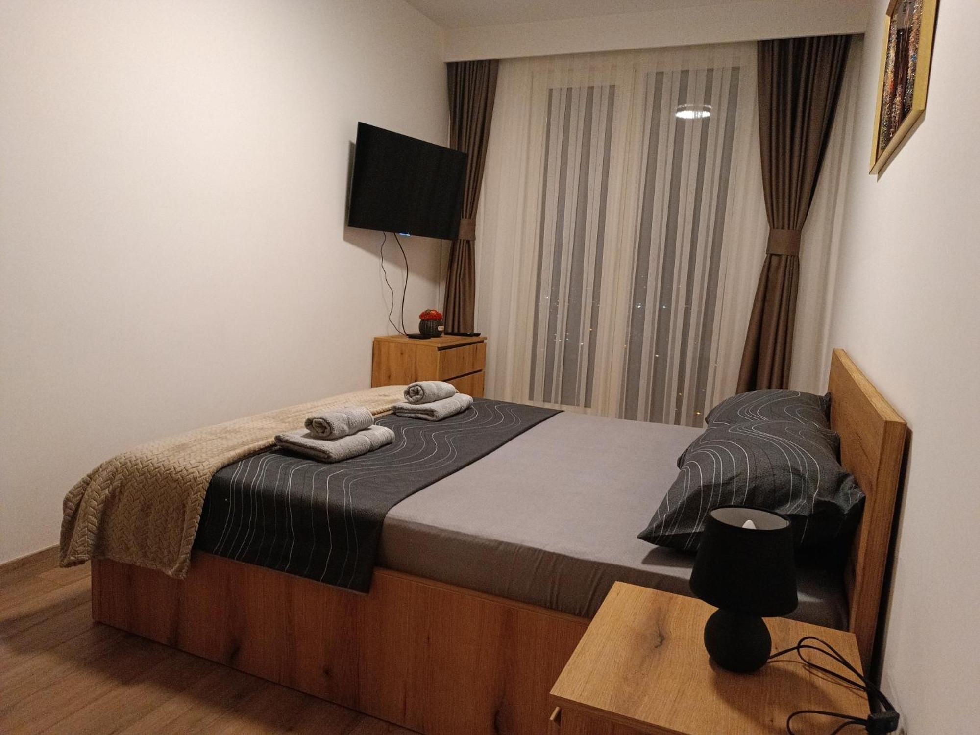 18Th & 16H Floor Secure Luxury Condos With Pool & Fitness Included In Price Skopje Exterior foto