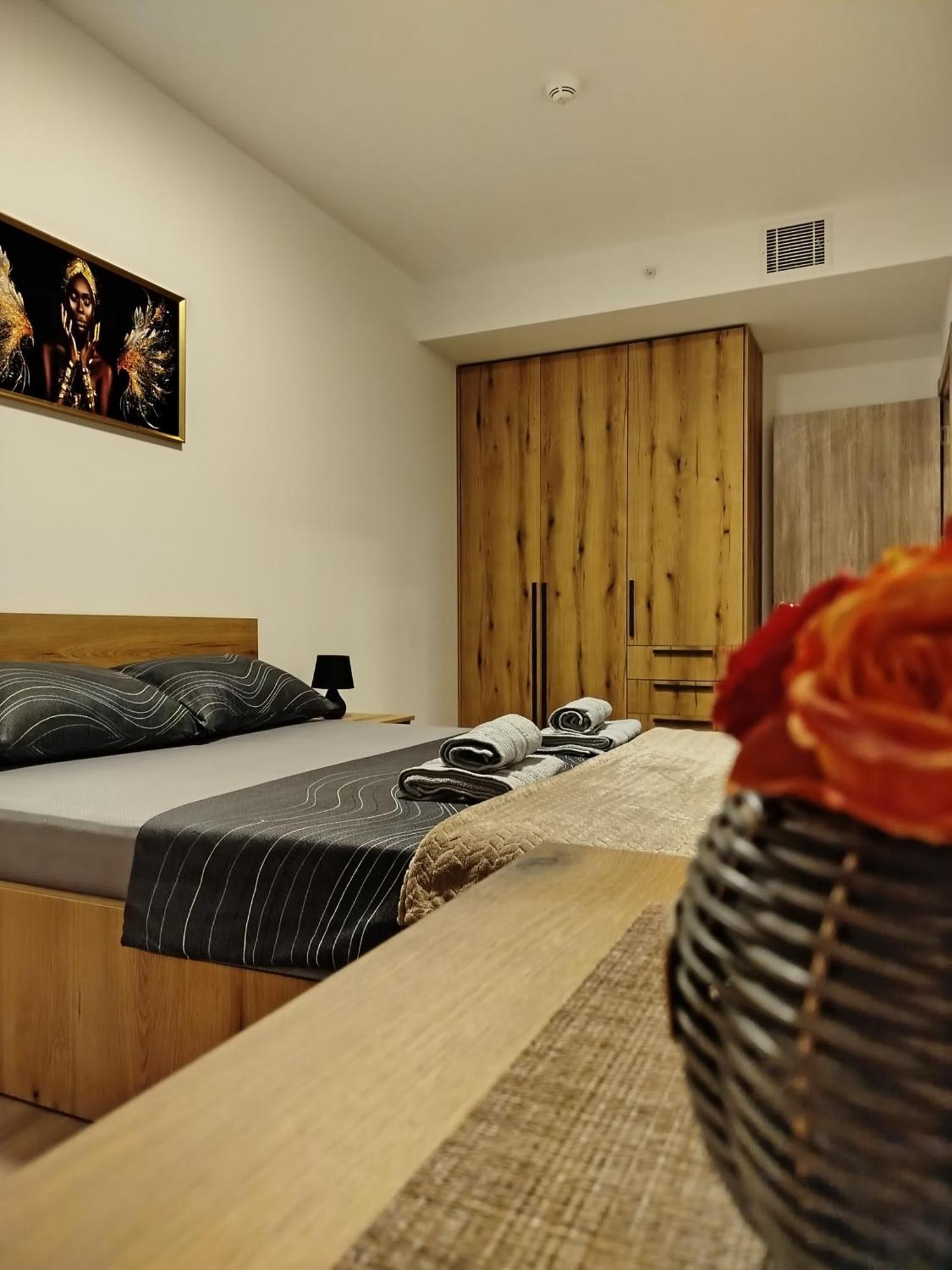 18Th & 16H Floor Secure Luxury Condos With Pool & Fitness Included In Price Skopje Exterior foto