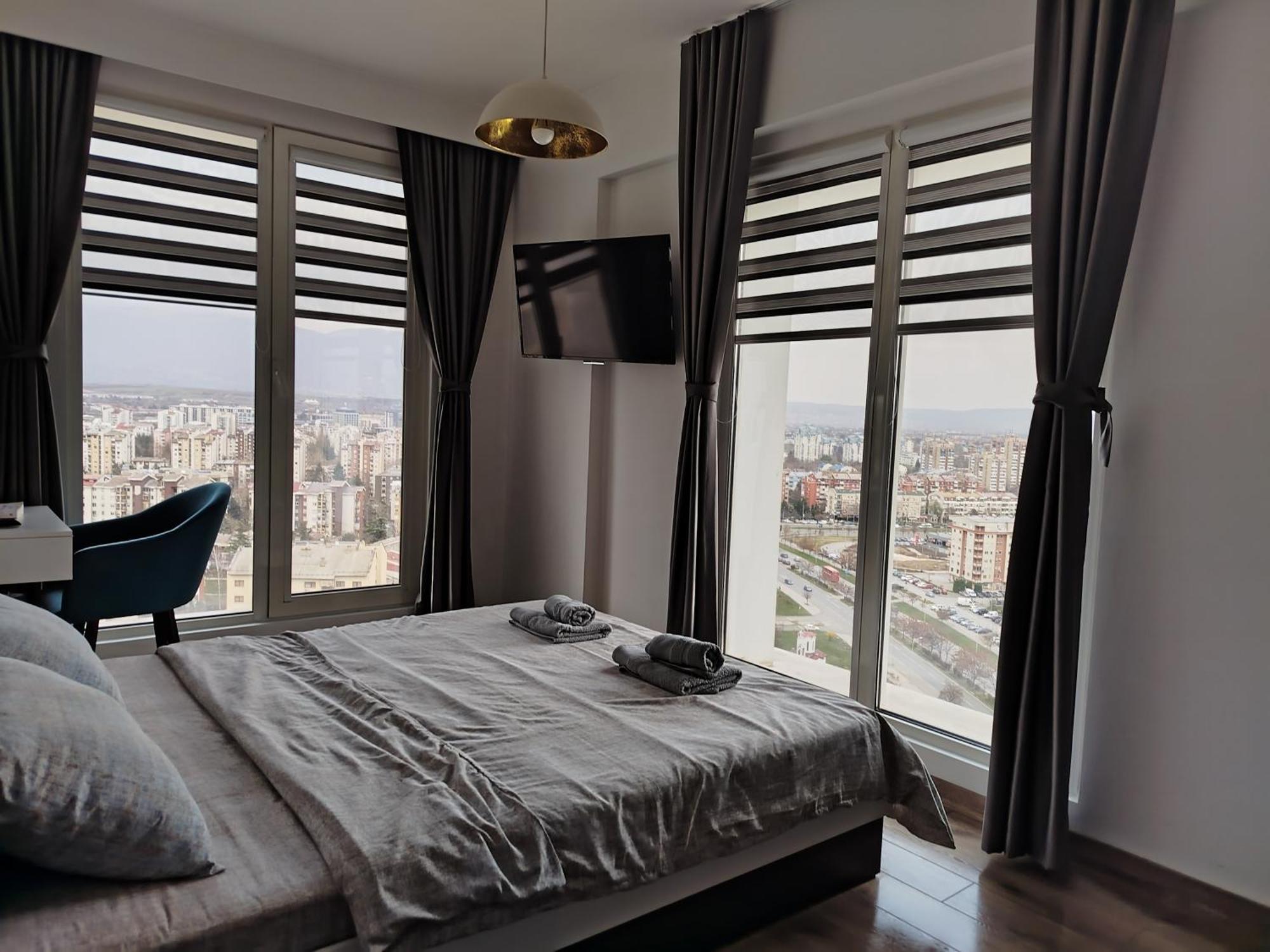 18Th & 16H Floor Secure Luxury Condos With Pool & Fitness Included In Price Skopje Exterior foto